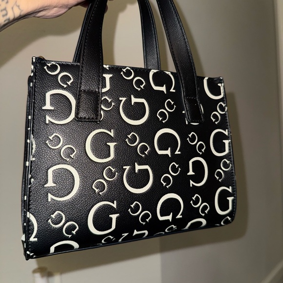 GUESS Black and Cream Satchel - Picture 7 of 7